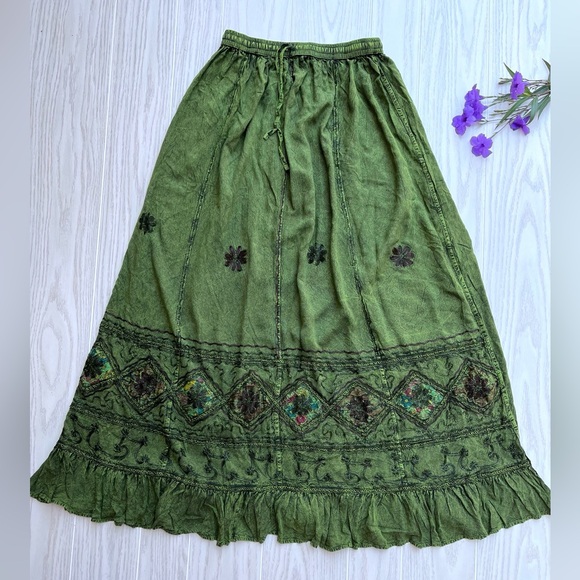 Vintage Vibe Green Embroidered Long Skirt - Picture 6 of 9